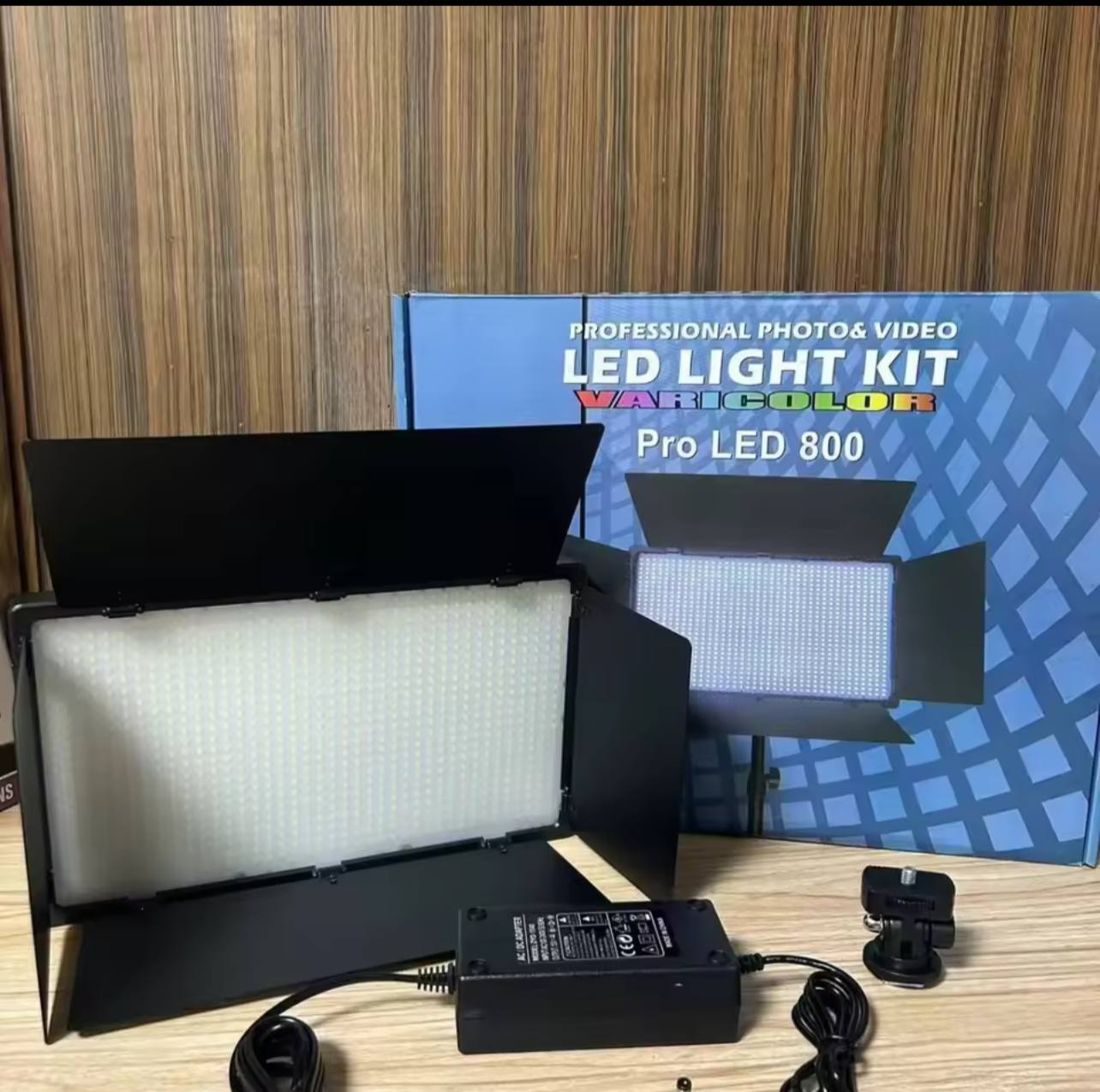 LED 800 Light with Tripod and Battery LED 800 Light with Tripod and Battery